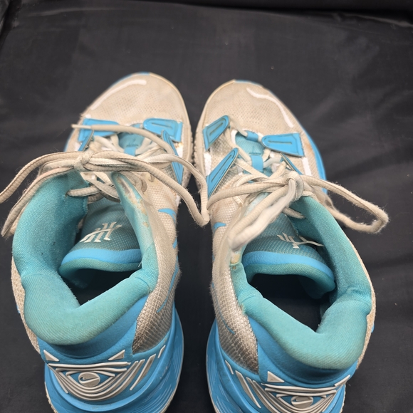 Nike Athletic Shoes Beige and‎ Blue
